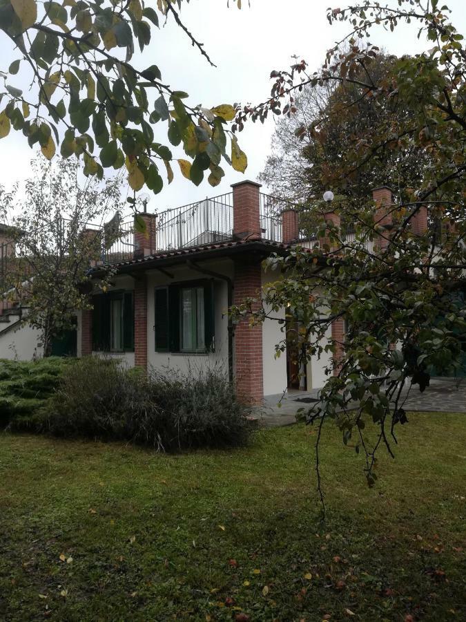 Al Vecchio Pero, Con Ampio Giardino Privato Villa La Morra Ngoại thất bức ảnh